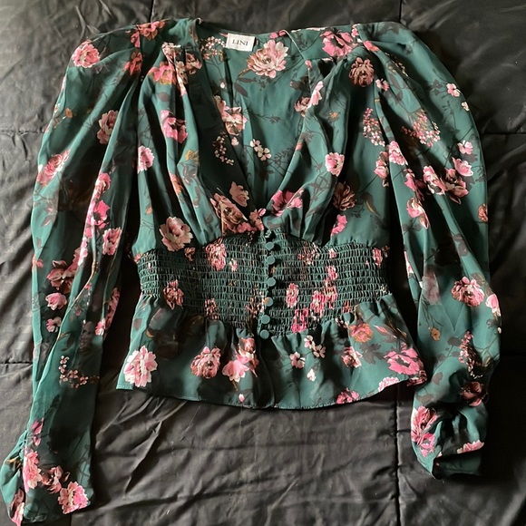 Lini puff sleeve floral smocked blouse - Picture 5 of 11